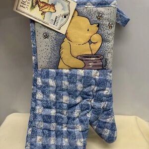 New Vintage Oven Mitt Disney Winnie the Pooh with Honey Pot with Tags NWT Cute !